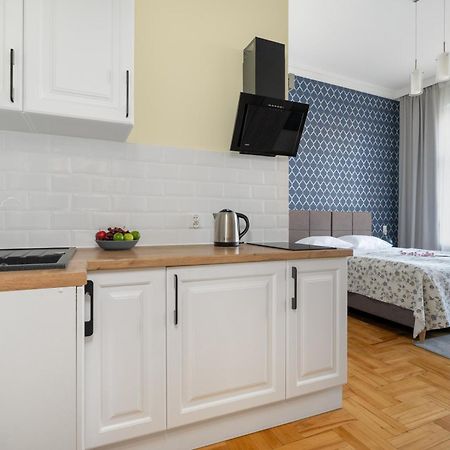 Przytulne Studia Very Berry W Poznaniu Blisko Parku By Noclegi Renters Exterior photo