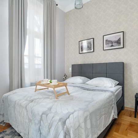 Przytulne Studia Very Berry W Poznaniu Blisko Parku By Noclegi Renters Exterior photo